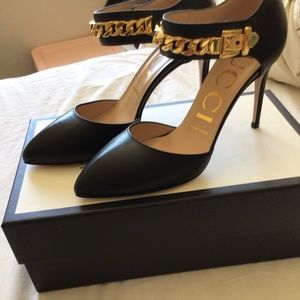 Gucci Chain pumps